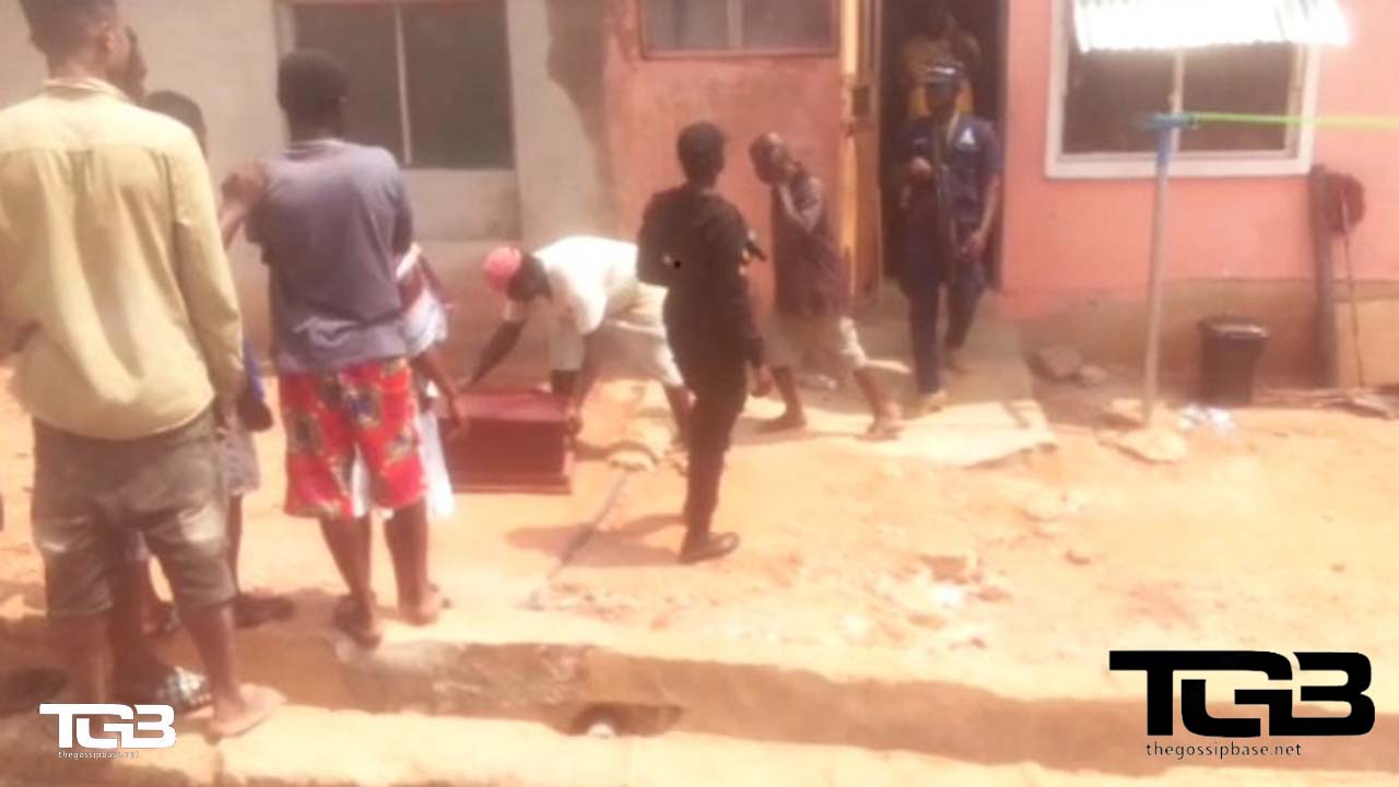 Police storm pregnant lady house