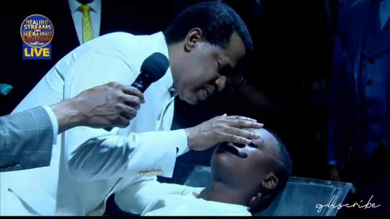 Pastor Chris and his church members fake their miracles - Investigative Journalist